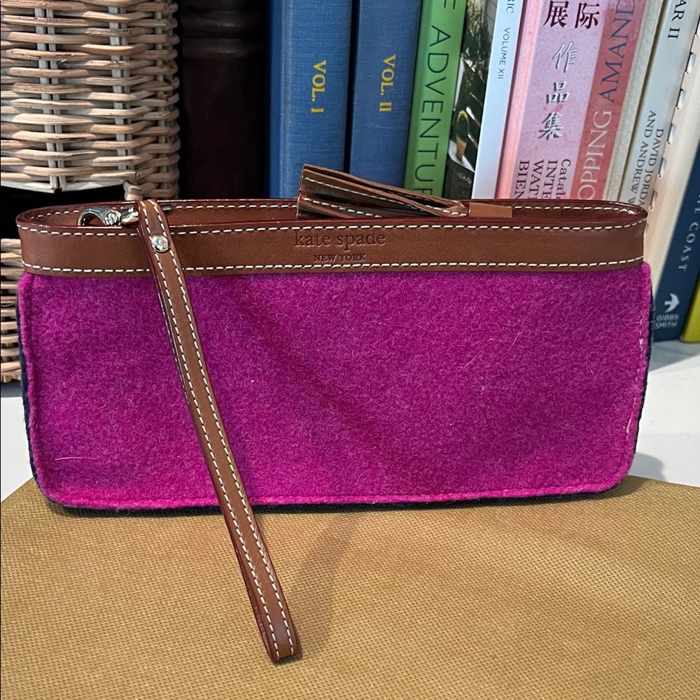 Kate Spade autumnal wristlet. Perfect for game day. Like new